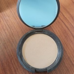 Becca Perfect Skin Mineral Powder Foundation
